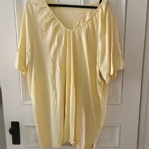 Butter yellow relaxed fit plus size tee with v neck and flutter sleeves. Size 4X